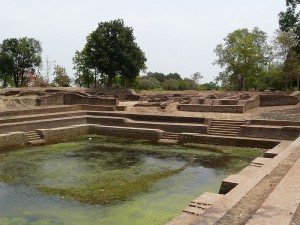 800px-Temple_and_water_tank_of_Jetavana_(5703609776) (1)